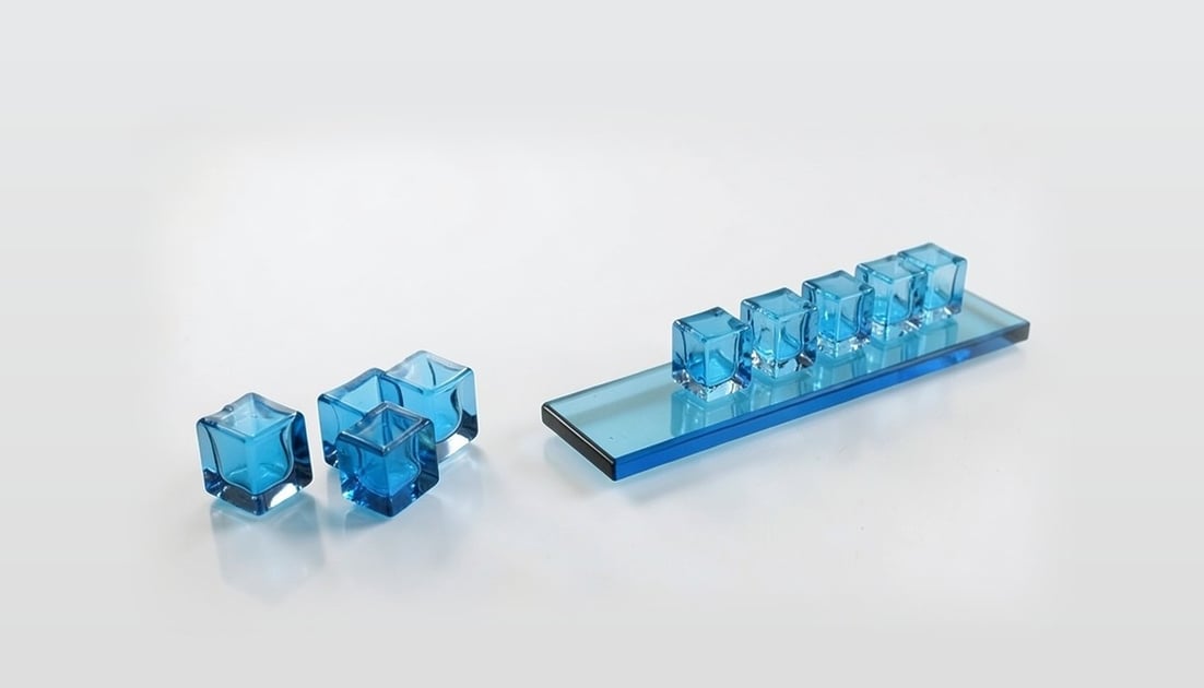 Loose blue glass cubes on the left and the same cubes lined up on one flat glass platform on the right, showing fragmented data brought onto one platform